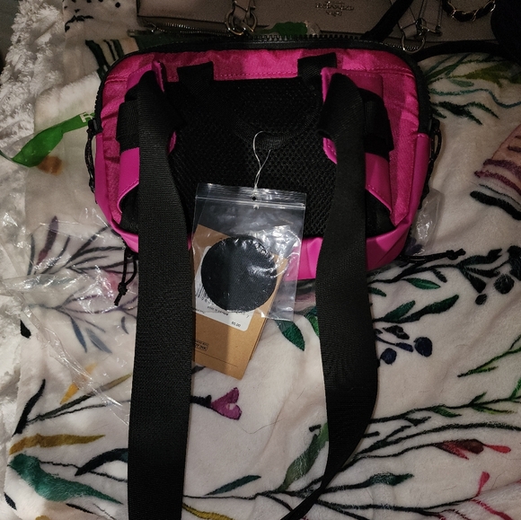 The North Face Explorer BLT-S Fuchsia Pouch Fanny Pack Belt Pack with Black Logo - Picture 2 of 6